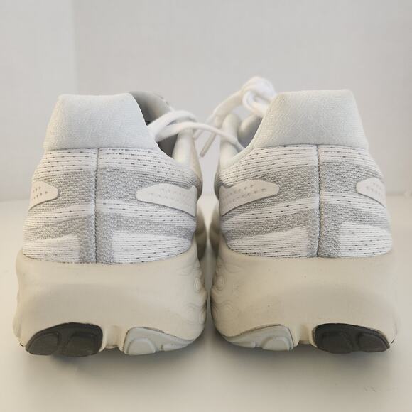 New Balance Women's W1080V13 Running Shoe, White/Silver Metallic, 5.5 - Picture 5 of 8